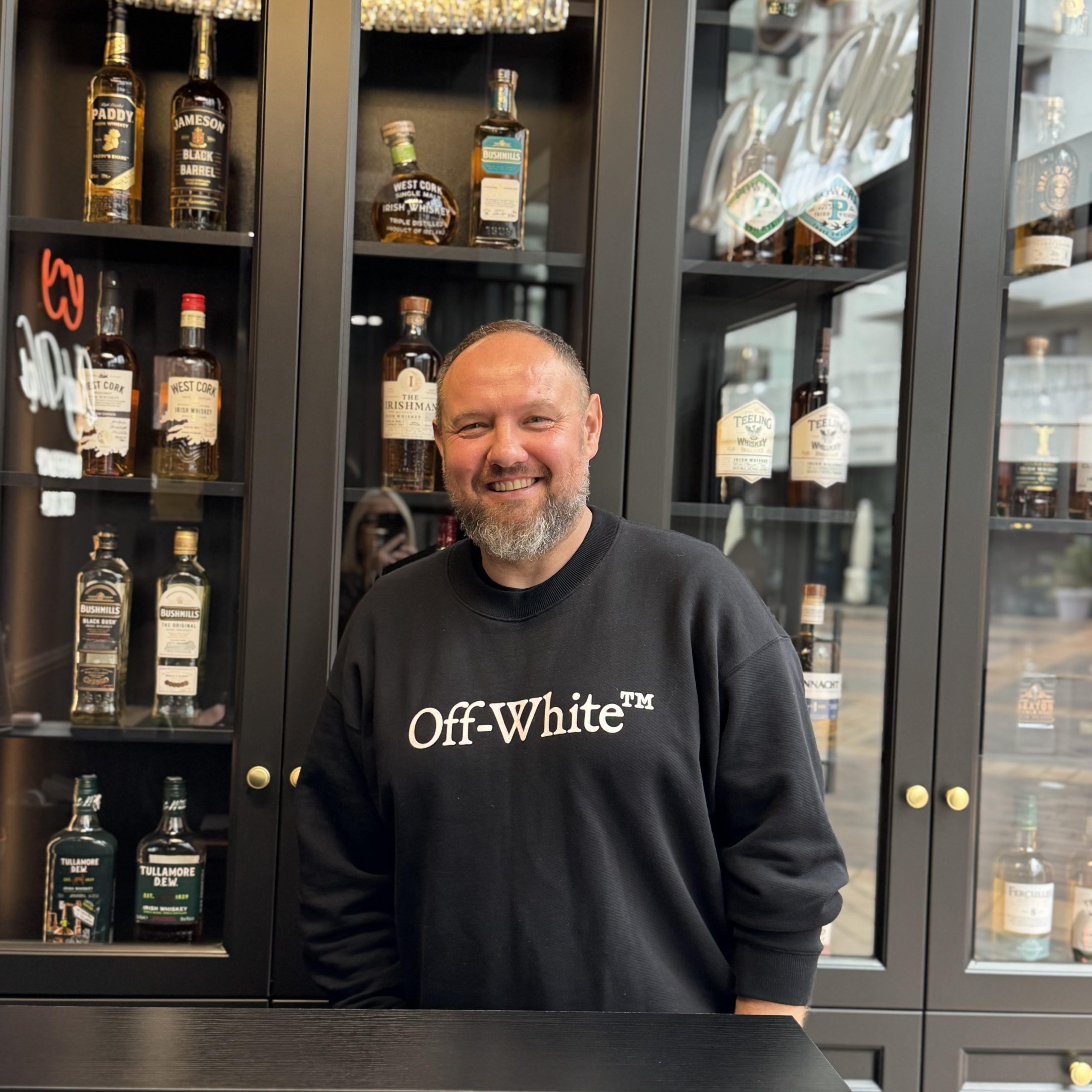 Damian – menadżer